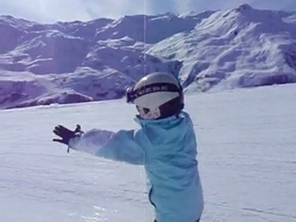 Elsa, sous le soleil,  en chantant ...
