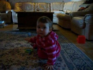 Margaux fait du 4 pattes