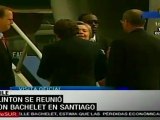 Hillary Clinton visita Chile y entrega ayuda