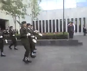 Ceremonia de Honores a la Bandera en Plaza Juárez.