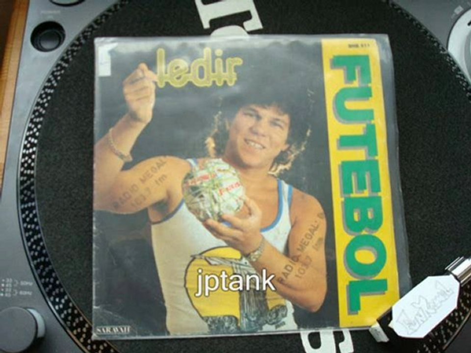 ledir ~~ futebol (il ne pense qu'au foot) ~~ 82