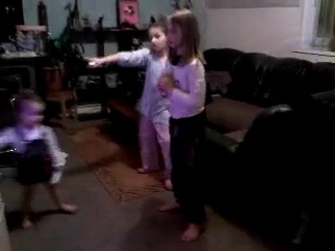 just dance ( trop delire les petit, marion elle promet deja)