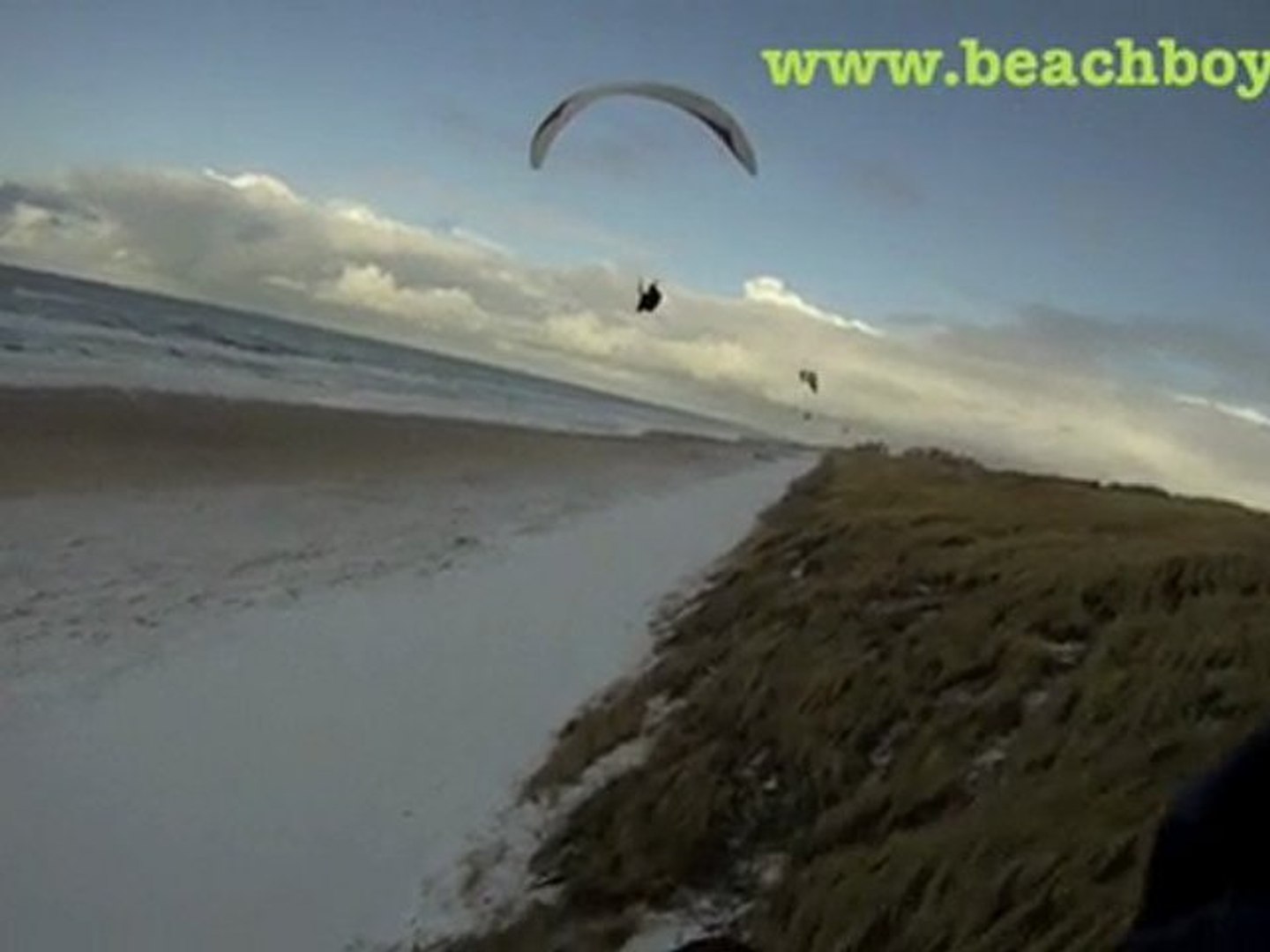 ⁣Paragliding
