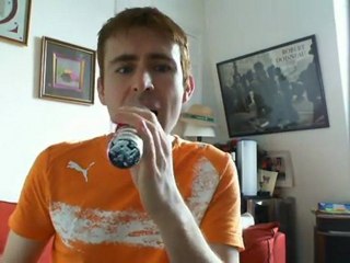 Wiwi égratigne "Boy you knock me out"