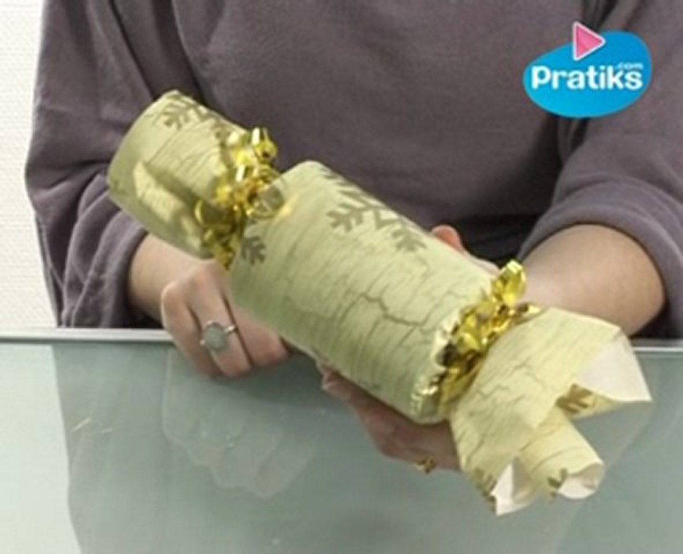 Comment emballer un cadeau cylindrique - Vidéo Dailymotion