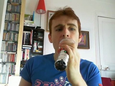 Wiwi égratigne Rouge de Michel Sardou