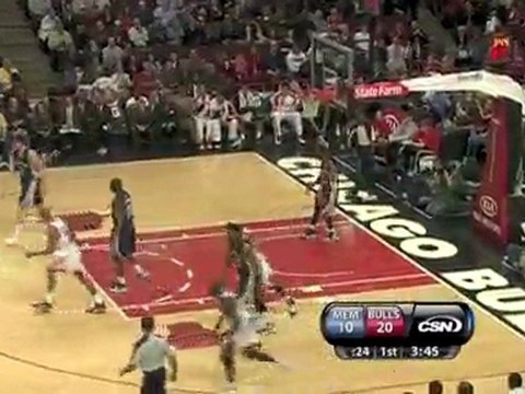 Brad Miller hits Derrick Rose on a back-door cut for the lay
