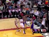 Quentin Richardson tips this pass to Jermaine O'Neal who han