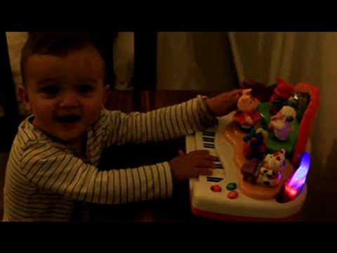 Mattias joue du piano