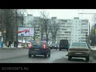 Si la 1ère voiture s’arrete ce n’est pas pour rien