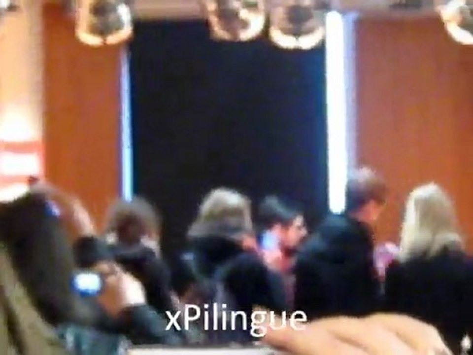 30 Seconds To Mars Séance dédi Lille 4/03/10 Jared parle