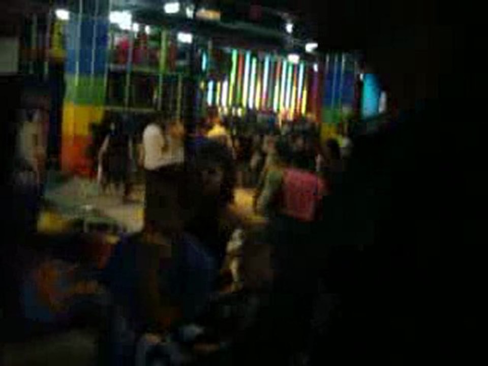 Threvor - Jogando guitar hero; 98% Expert