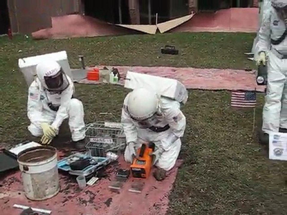 Mock study of Martian soil by astronauts