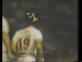 Fred Lynn beats the Twins on back-to-back games (5/10-11/85)