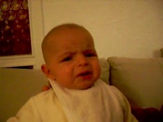 camille boit toute seul