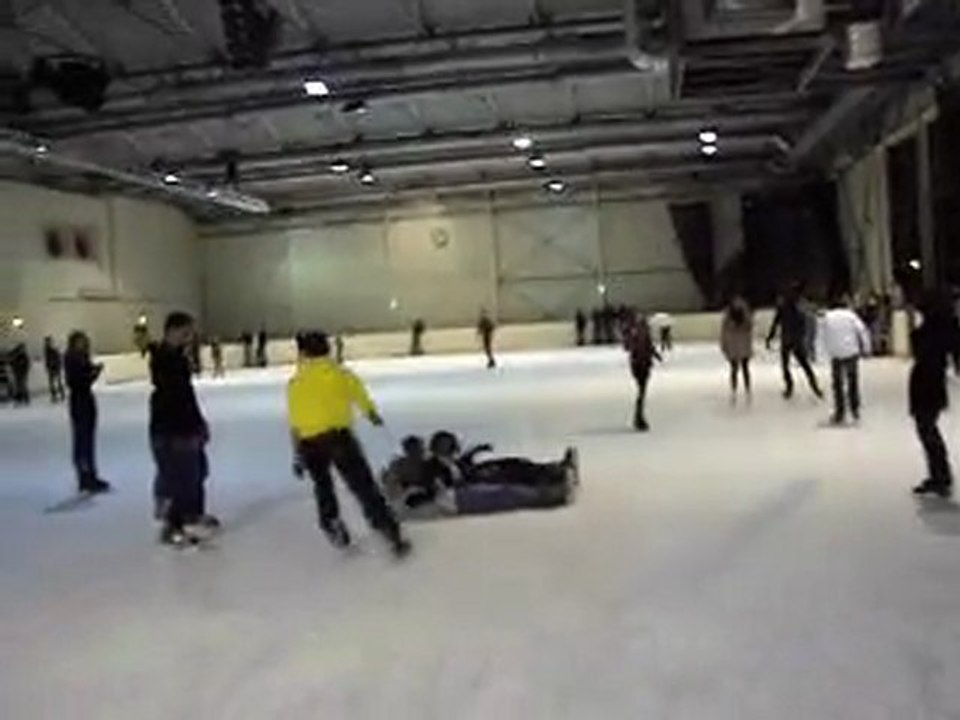 saut par dessu cinq personne jolie