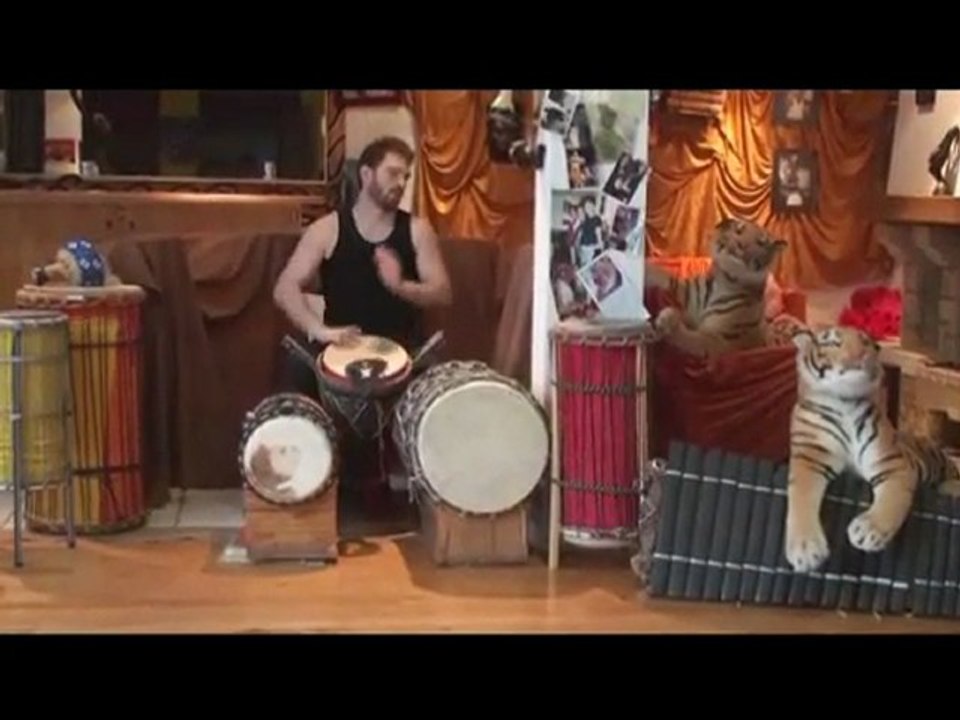 Nico : improvisation solo au djembé et doums (3)