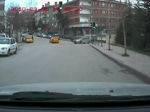 Kırmızı ışık ihlali yapan kuralsız