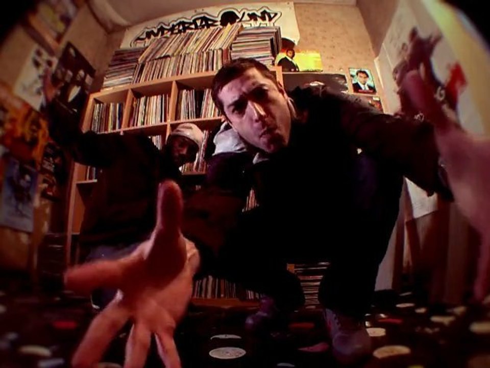 Crown feat. Verbal Kent  -  WAR