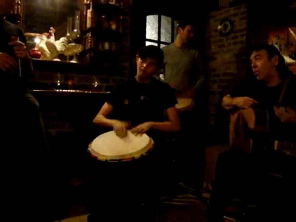 "Rosa" par la Folky Family avec djembé malgache!