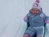 chloe dans sa luge 01