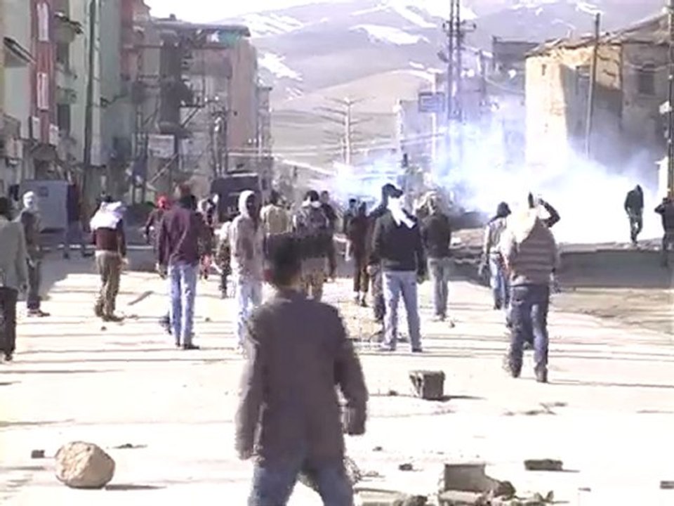 Yüksekova'da Roj TV Gerginliği - YÜKSEKOVA HABER