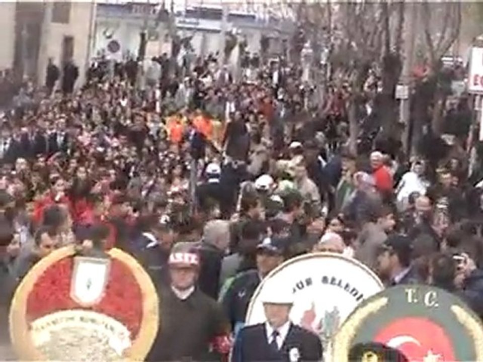6 Mart Burdur'un şeref Günü_Yürüyüş ve Çelenk Koyma