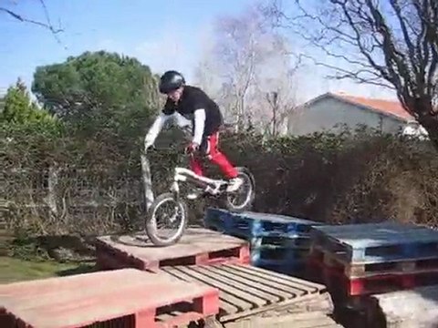 20100307 Pierre fait du trial