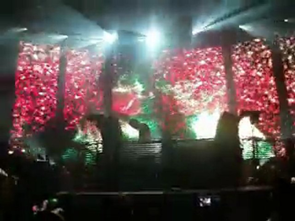 TIESTO // KALEIDOSCOPE TOUR 2010  // Feel it in my bones