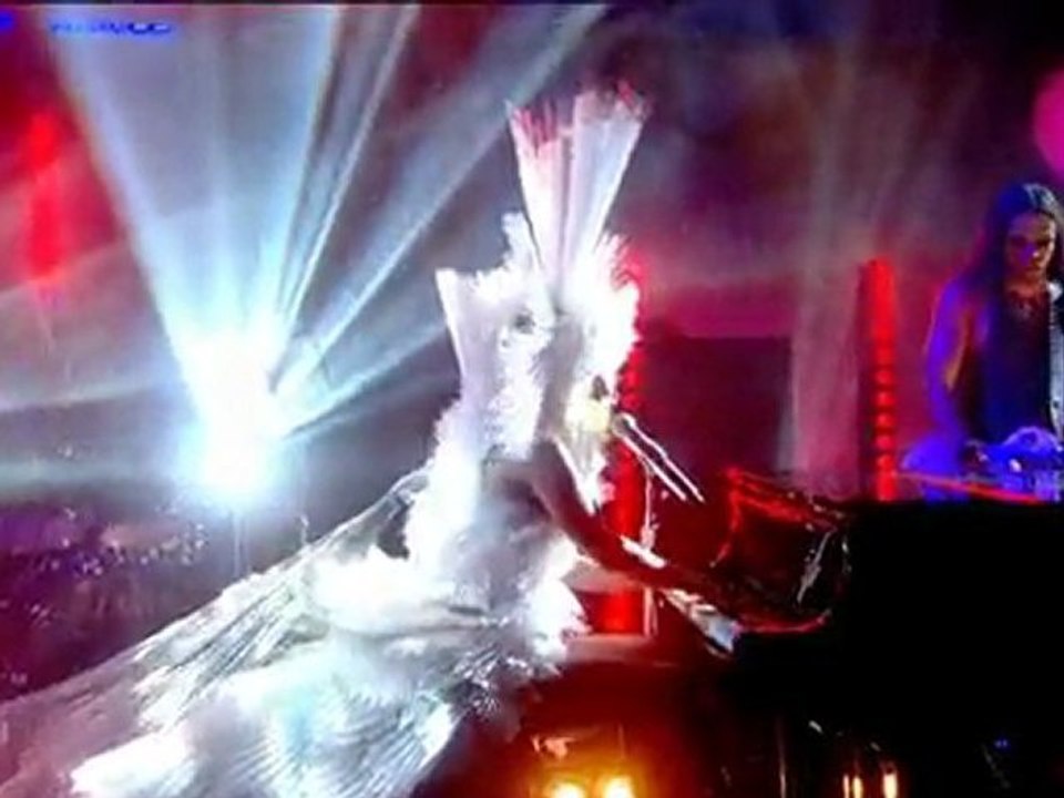 Lady GaGa - Brown Eyes [Live]