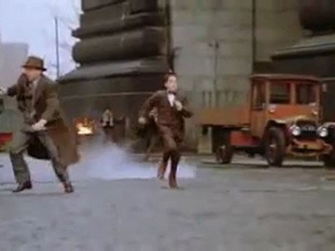 Я поскользнулся из к/ф Однажды в Америке