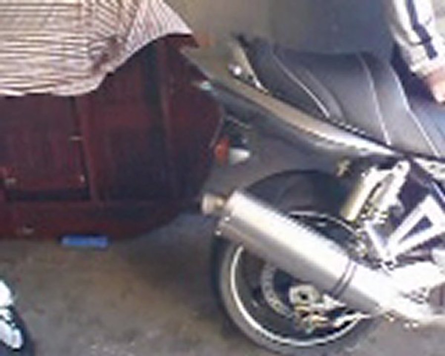 GSX à le feux au cul