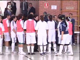 Florentino Pérez visita presos cárcel le piden camisetas