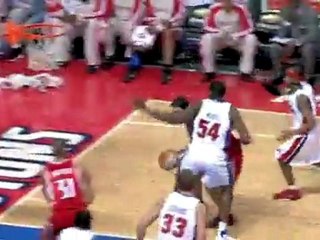 Louis Scola gets a wide-open jumper to fall after making Kwa