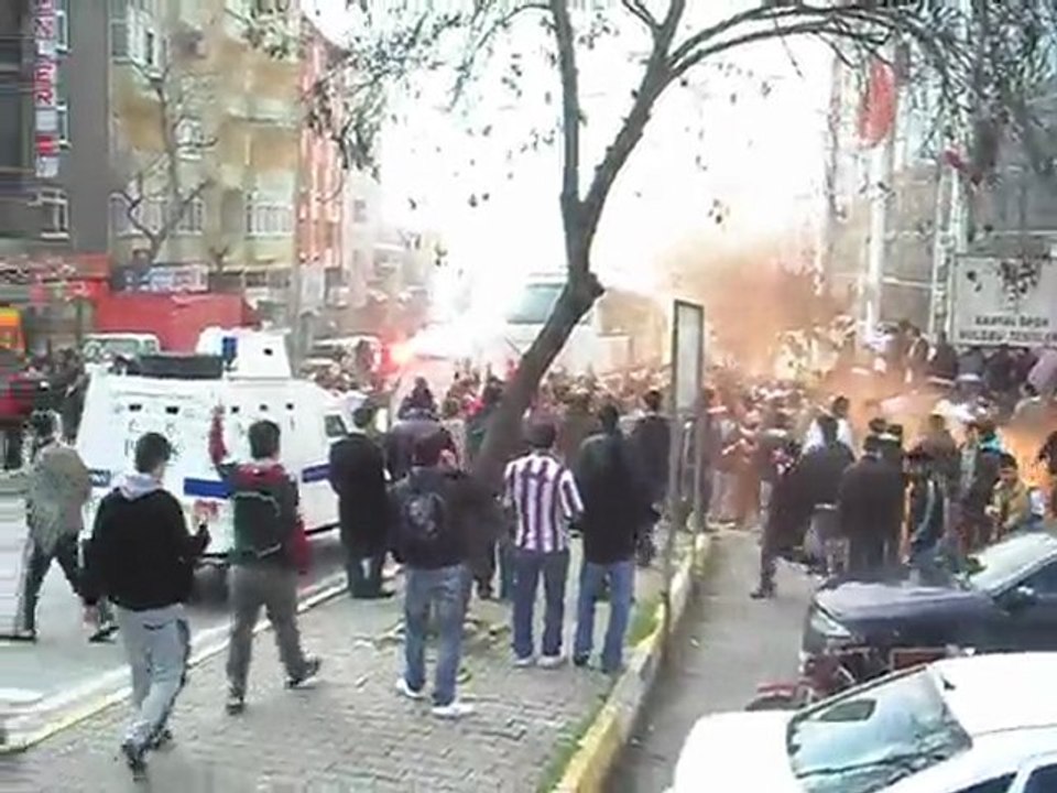 kartalsporlular maç öncesi takım otobüsü karşılıyor!