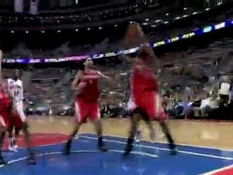 Aaron Brooks hits Jordan Hill with a sweet pass around Jonas