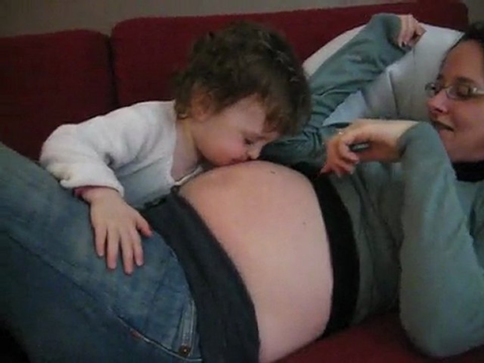 Bisous (très) baveux au petit frère