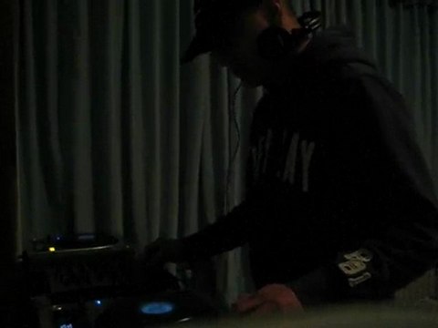 Short R&B mix on the Pioneer CDJ-800 mk2