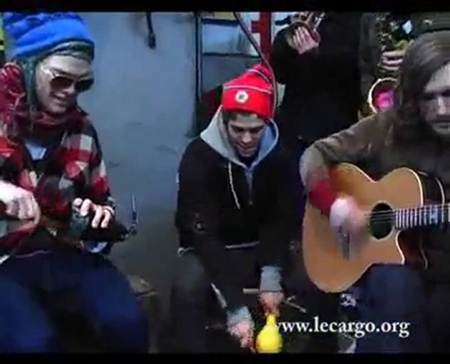 The Asteroids Galaxy Tour - Around the bend (Live)