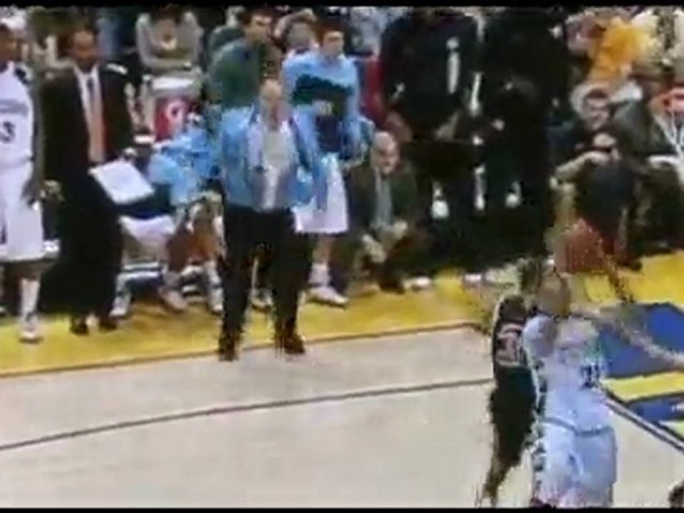 Jamais vu un coach aussi content lors d'un panier
