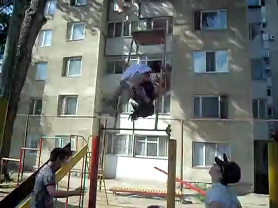 Faceplant en balançoire