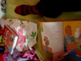 Nina lit une histoire