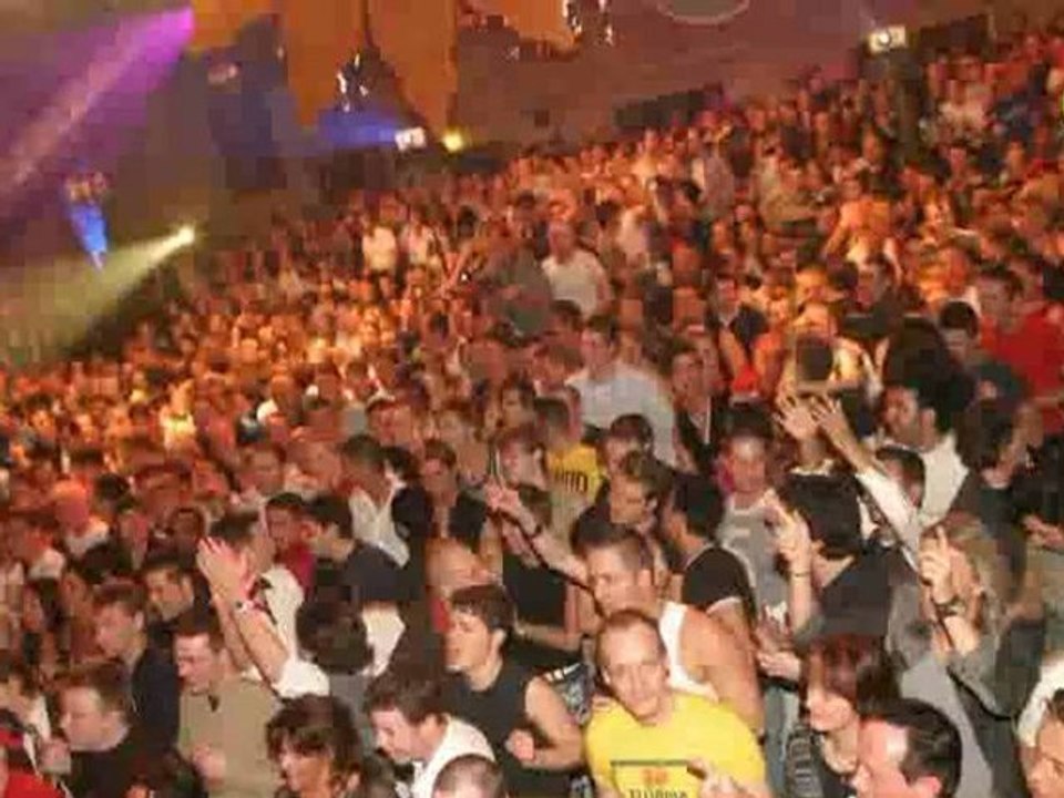 Eine schwule Party setzt Standards