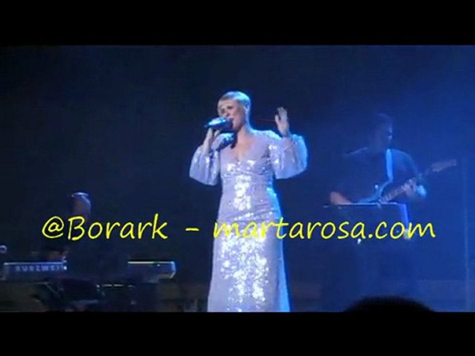 ROSA GIRA PROPIEDAD DE NADIE SUENA UNA CANCION BARCELONA