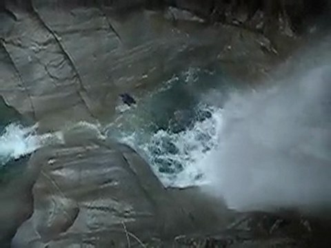 canyon canyoning extreme high jump