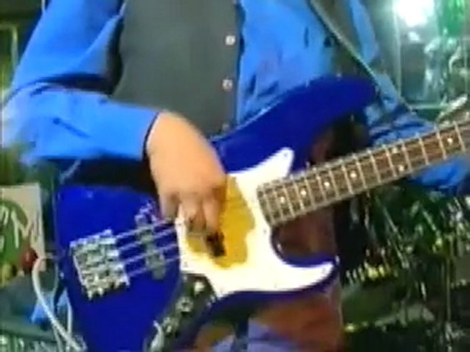 Groupe MESSAGE live à PARIS pointe des antilles08/04/2001