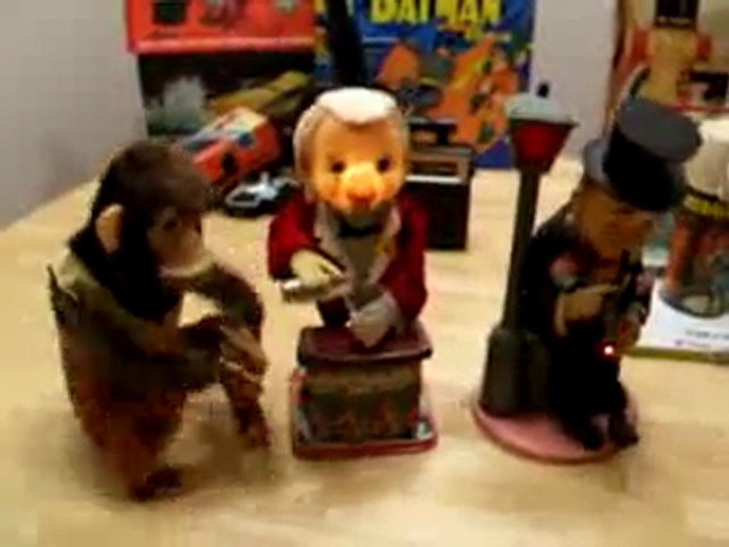 Scimmia con piatti and friends - Video Dailymotion