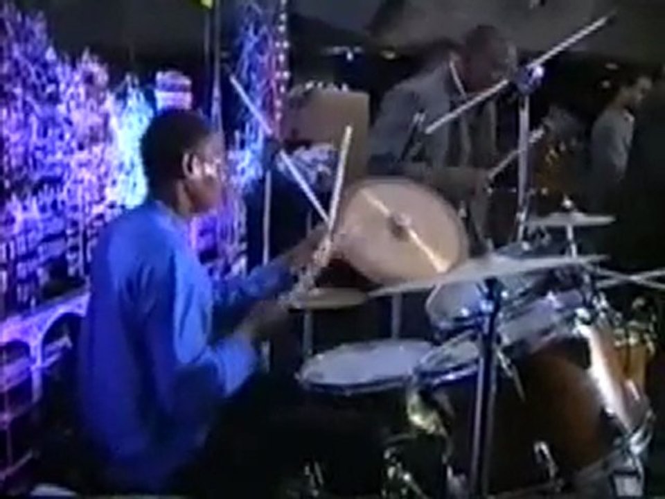 Groupe MESSAGE  live à PARIS galion avril 2002