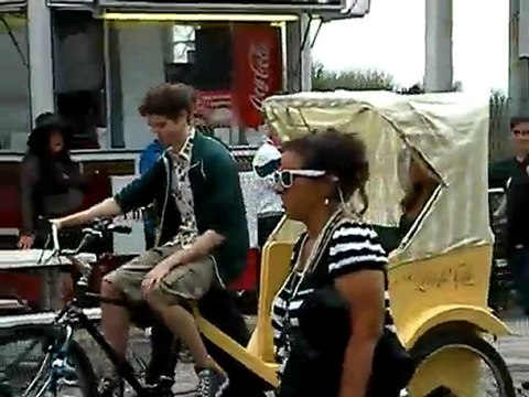 Jennifer Aniston - Set of The Bounty Hunter - Video 2