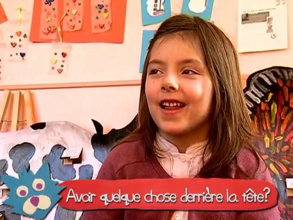 "Avoir quelque chose derrière la tête", ça veut dire quoi ?